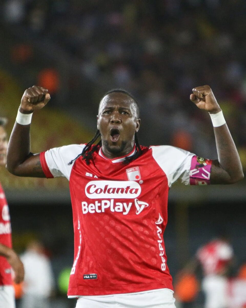 Hugo Rodallega y el mensaje para los hinchas de Santa Fe antes de la final contra Bucaramanga El delantero ‘cardenal’, que suma 11 goles en la actual temporada del fútbol colombiano, le dejó un mensaje a los fanáticos.