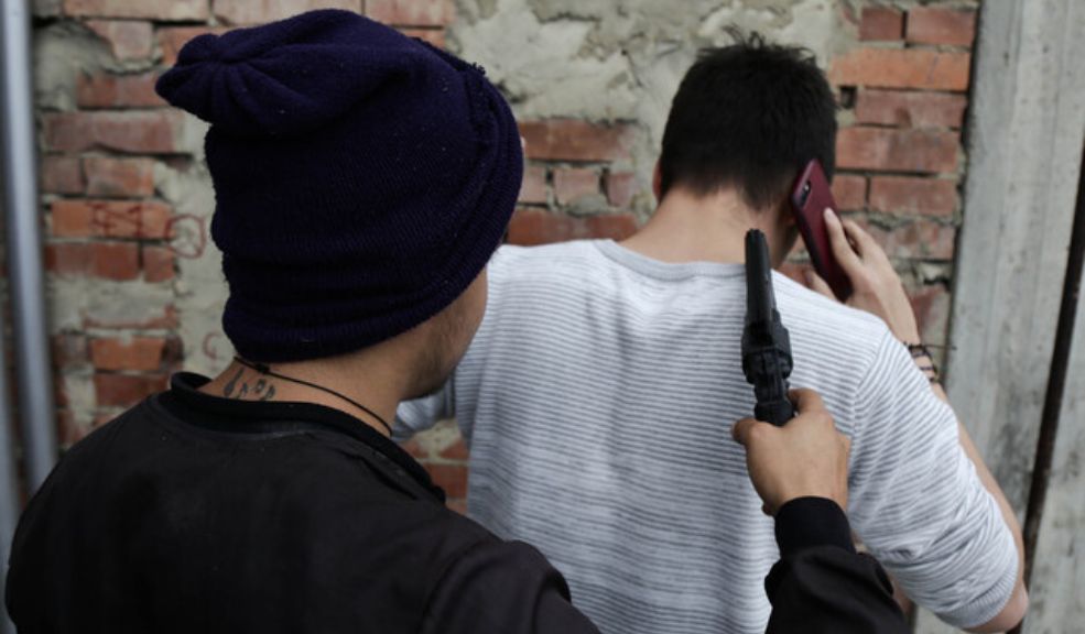 Intento de fleteo en Teusaquillo: delincuentes desataron balacera Dos delincuentes fueron capturadas en las últimas horas tras robar a una pareja que acababa de retirar una alta suma de dinero de un banco en la localidad de Teusaquillo. El hecho desató una balacera.