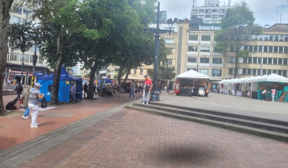 Joven murió luego de ser atacado con puñal en La Candelaria El hombre de 28 años y quien era vendedor ambulante de la Plazoleta del Rosario, fue atacado con arma blanca en medio de una riña.