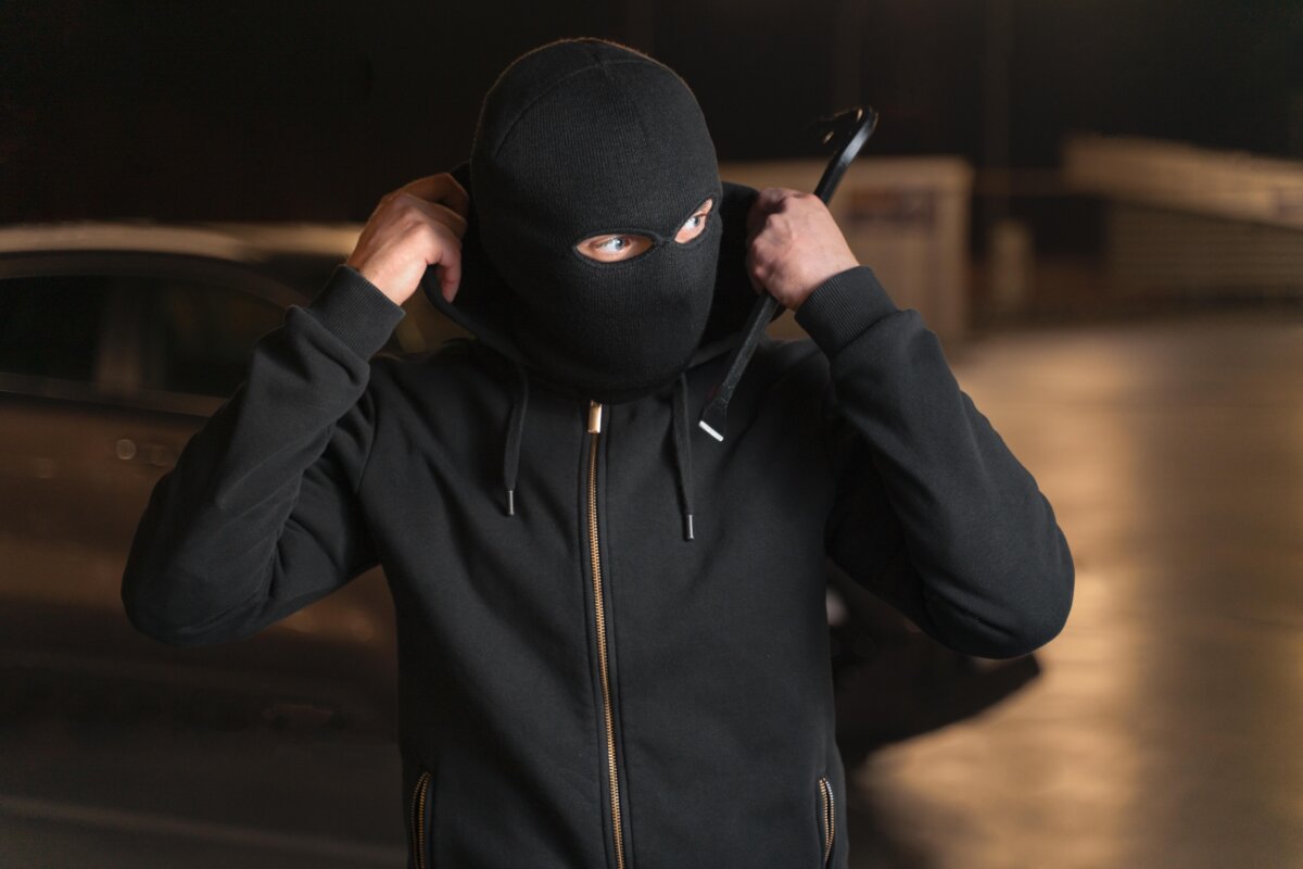 Ladrones robaron 15 millones de pesos a comerciantes en Madelena 1 Ladrones robaron 15 millones de pesos a comerciantes en Madelena Dos comerciantes fueron golpeados tras robarles, además de los 15 millones de pesos, otros elementos.