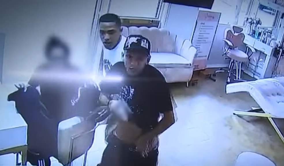 Ladrones robaron una peluquería en San Cristóbal y golpearon a las empleadas Dos mujeres fueron golpeadas y amenazadas por dos delincuentes que entraron a robar una peluquería ubicada en la localidad de San Cristóbal.