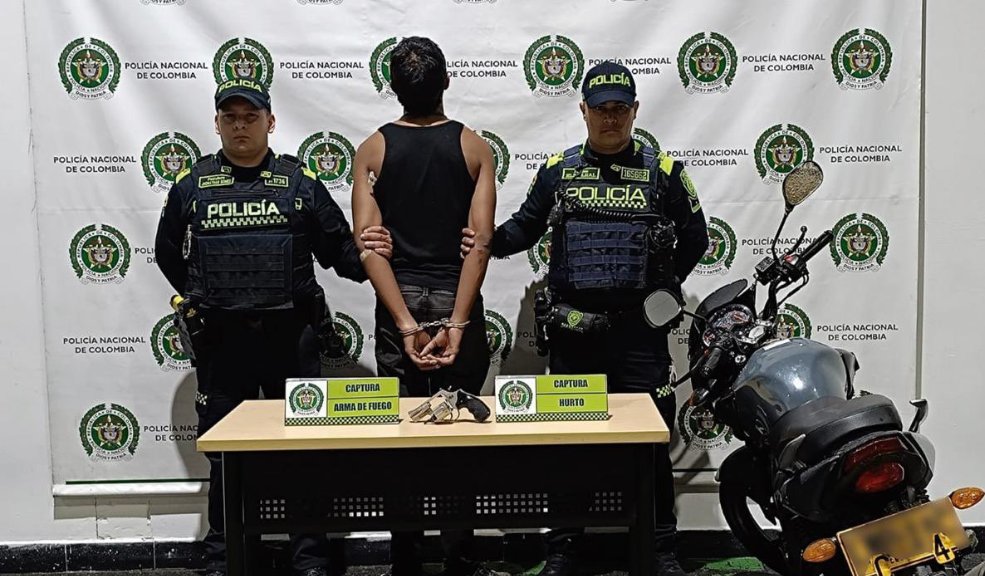 Le dieron casa por cárcel al hijo de Iván René Valenciano Jacobo de Jesús Valenciano Yepes, quien es acusado de robar artículos valorados en 14 millones de pesos en el sector de Belén La Mota, fue capturado en Medellín.