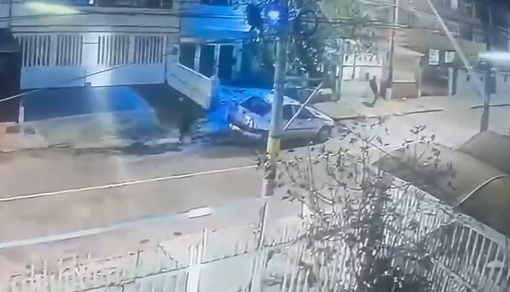 Lo cogieron por robar el computador de un carro en Engativá El capturado tiene casa por carcel por el delito de hurto agravado y calificado, pero la 'joyita' salía a las calles a robar. El hecho se presentó en el barrio Dorado Norte de Engativá.