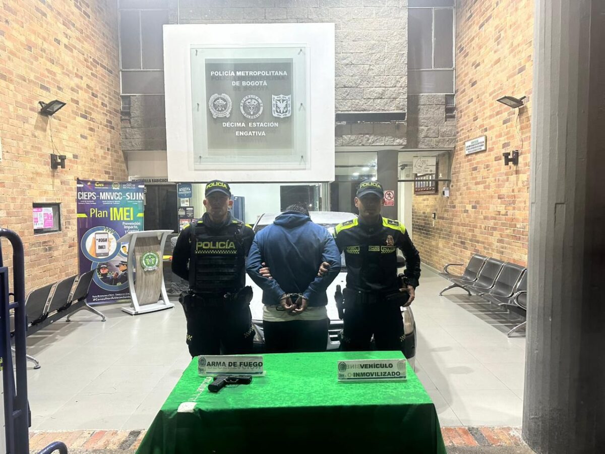 Lo cogieron por robar el computador de un carro en Engativá El capturado tiene casa por carcel por el delito de hurto agravado y calificado, pero la 'joyita' salía a las calles a robar. El hecho se presentó en el barrio Dorado Norte de Engativá.