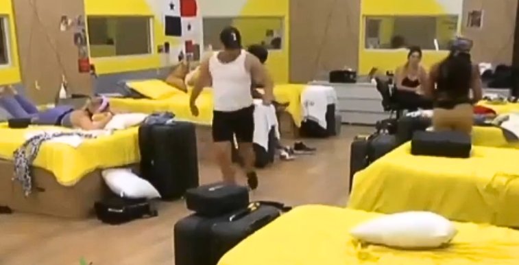 "Lo siento por ellos": Martha Bolaños reacciona a video de Alfredo pateándole la ropa Tras su salida de la competencia, Martha reaccionó a algunos actos que cometía el equipo 'Papillente' en su contra.