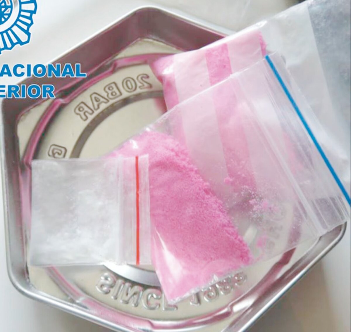 Los peligrosos efectos de las sustancias que encontraron en el cadáver de Carlos David 1 Los peligrosos efectos de las sustancias que encontraron en el cadáver de Carlos David Q’HUBO contactó a un experto en toxicología para informar a nuestros lectores sobre algunos factores que llevaron a la trágica muerte de Carlos David Ruiz Molina, en el Festival Baum.