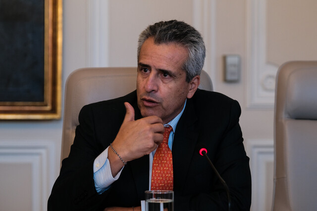 Luis Fernando Velasco, ministro del Interior, sale del gobierno Petro El presidente Gustavo Petro había anunciado cambios en su gabinete ministerial. El primero en salir es Luis Fernando Velazco