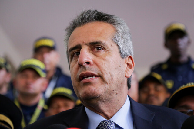 Luis Fernando Velasco, ministro del Interior, sale del gobierno Petro 1 Luis Fernando Velasco, ministro del Interior, sale del gobierno Petro El presidente Gustavo Petro había anunciado cambios en su gabinete ministerial. El primero en salir es Luis Fernando Velazco