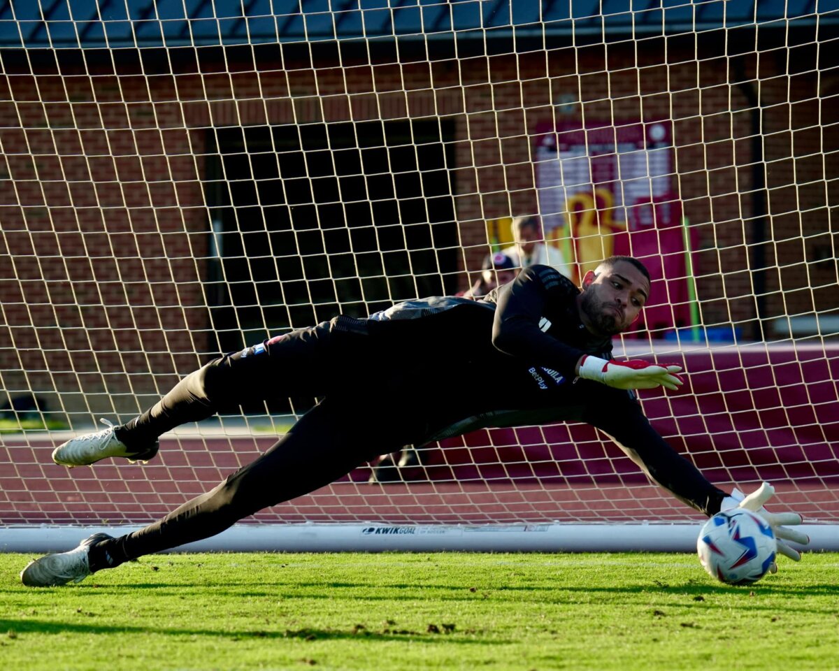"Hay que ilusionarnos con ganar algo": Álvaro Montero 3 "Hay que ilusionarnos con ganar algo": Álvaro Montero El arquero de la Selección Colombia, Álvaro Montero, habló de cómo la 'Tricolor' se prepara para el debut en Copa América, ante Paraguay.