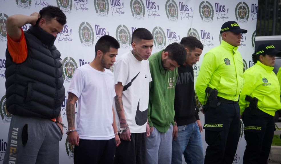 Mandaron a la cárcel a 'Los Toyoteros' por robo de vehículos Los delincuentes esperaban que las víctimas ingresaran los vehículos a los garajes de las viviendas, para sorprenderlos de manera violenta y cometer el hurto.