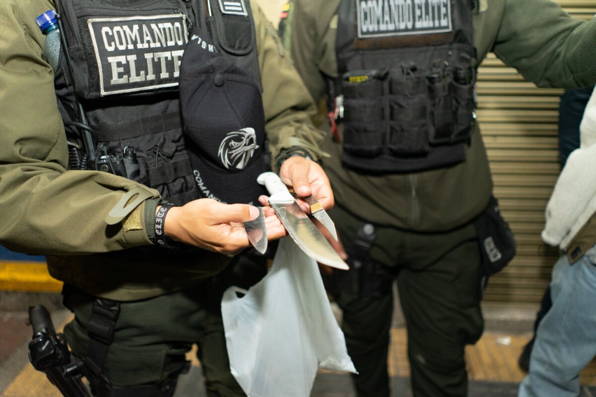 Megatoma en bares de la Primero de Mayo: el alcalde Galán acompañó la actividad Las autoridades encontraron armas blancas, estupefacientes y licor adulterado en la zona de rumba de la localidad de Kennedy.