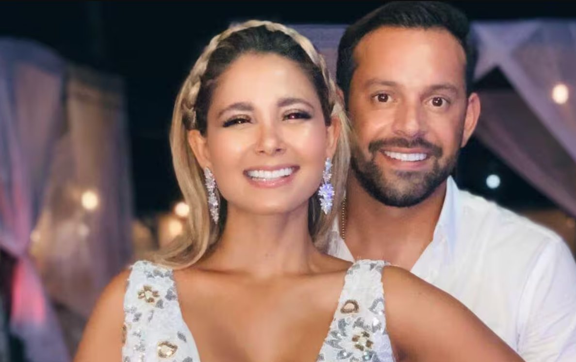 Melissa Martínez encendió las redes con reveladora foto, ¿tiene nuevo novio? La periodista deportiva, Melissa Martínez, publicó una foto muy cariñosa con un misterioso hombre, quien, al parecer, sería su nuevo novio.