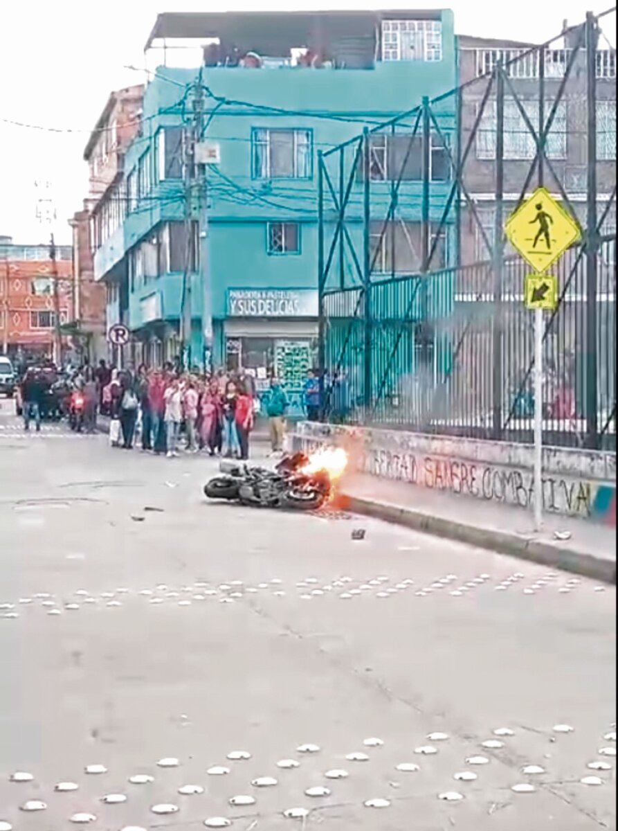 Menor perdió sus dedos en medio de un hurto en Kennedy 1 Menor perdió sus dedos en medio de un hurto en Kennedy Un menor de 16 años fue víctima de un intento de robo en el barrio La Campiña, en la localidad de Kennedy, donde el joven perdió dos dedos de la mano derecha al intentar evitar el hurto.