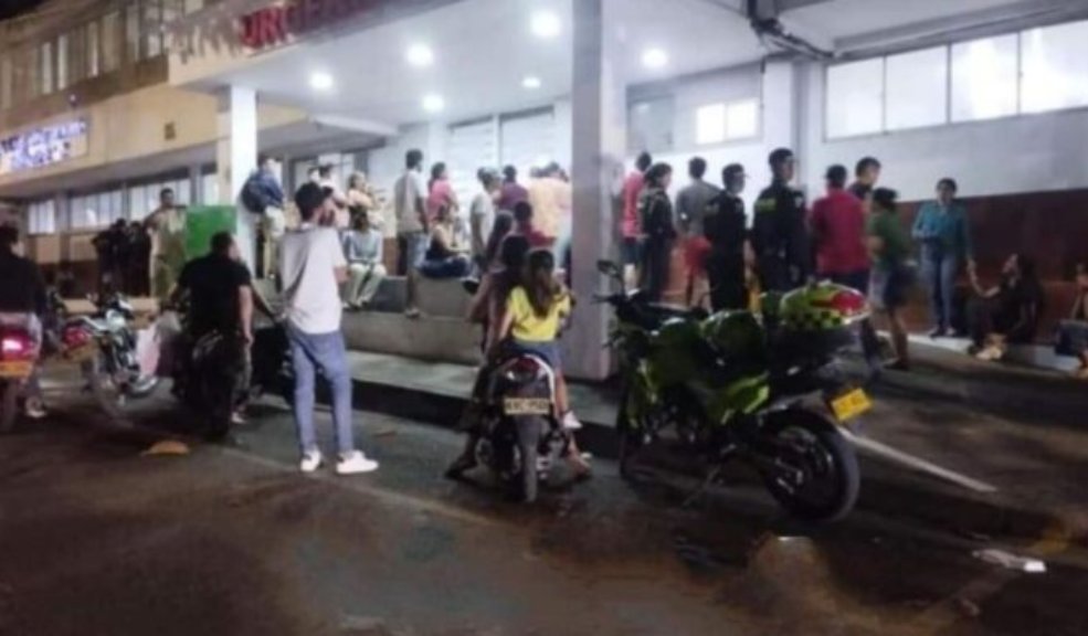 Niño de 5 años murió durante un atraco: ladrones lo tumbaron de la moto 7 Niño de 5 años murió durante un atraco: ladrones lo tumbaron de la moto Los ladrones empujaron a dos mujeres que viajaban en una motocicleta junto al menor, haciendo que todos cayeran violentamente al pavimento mientras escapaban con las pertenencias robadas.