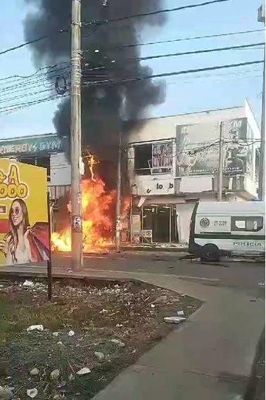 Nuevo atentado en Jamundí deja a tres personas heridas 2 Nuevo atentado en Jamundí deja a tres personas heridas En la mañana de este miércoles una motobomba estalló frente al sector bancario de Jamundí. Las autoridades realizarán consejo de seguridad esta tarde.
