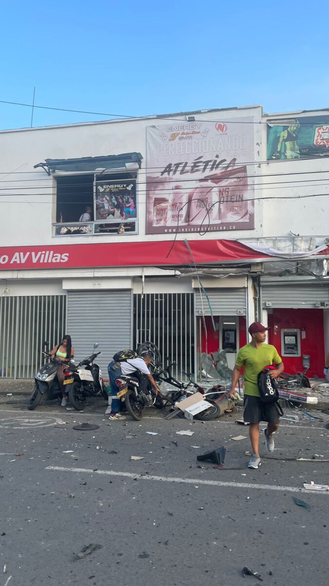Nuevo atentado en Jamundí deja a tres personas heridas 1 Nuevo atentado en Jamundí deja a tres personas heridas En la mañana de este miércoles una motobomba estalló frente al sector bancario de Jamundí. Las autoridades realizarán consejo de seguridad esta tarde.
