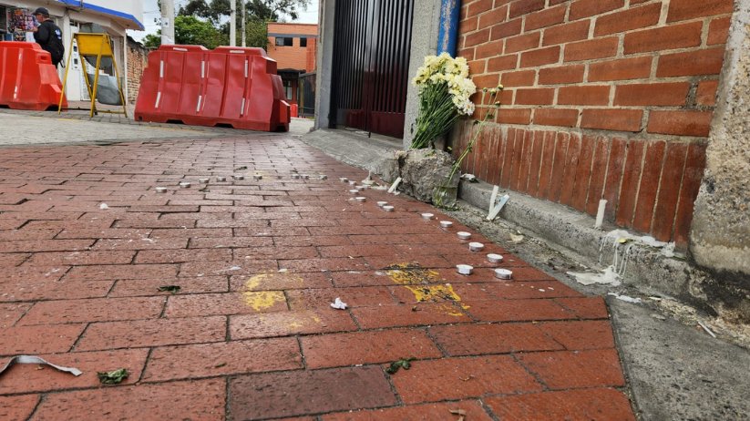 Nuevos detalles de la extraña muerte de un niño en colegio de Tunjuelito 1 Nuevos detalles de la extraña muerte de un niño en colegio de Tunjuelito En horas de la tarde de este martes, un estudiante de 11 años, y que cursaba grado 6 en el colegio Nuestra Señora de Fátima, ubicado en la Carrera 51D con Calle 47A Sur, falleció tras haber presentado un fuerte dolor de cabeza dentro de las instalaciones del plantel educativo.