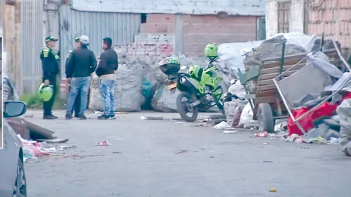 Nuevos detalles del ataque sicarial en Bosa que dejó 2 muertos y un herido Temor y pánico se respiraban en el barrio San José al escucharse una fuerte balacera en la tarde del jueves, en uno de los deprimidos y peligrosos callejones de esta invasión ubicada en la localidad de Bosa. Este hecho delictivo dejó como resultado dos hombres muertos y otro herido.