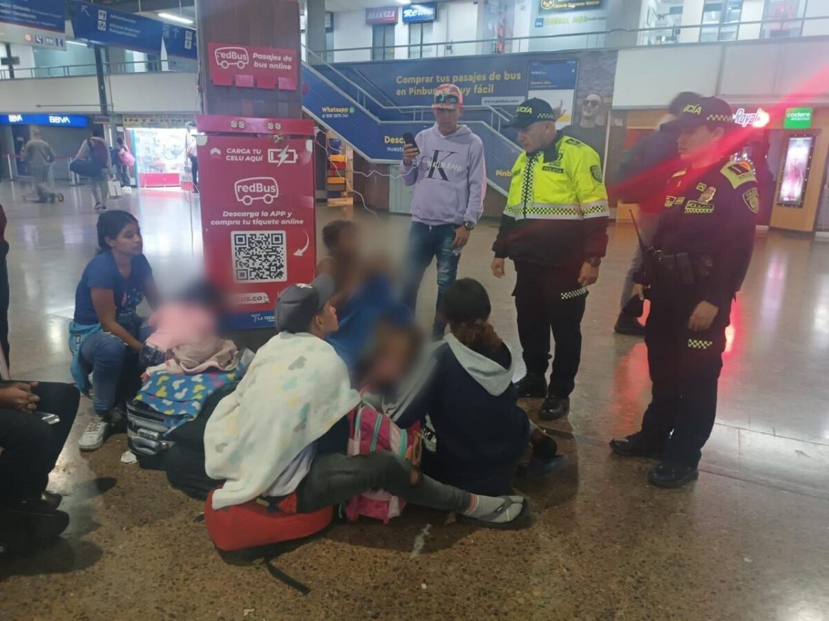 Operativos contra el trabajo infantil permiten el rescate de más de 90 menores Con el fin de concientizar a la ciudadanía sobre los efectos devastadores del trabajo infantil en el desarrollo físico y psicológico de los menores, el Grupo de Protección a la Infancia y Adolescencia de la Policía Metropolitana de Bogotá ha llevado a cabo 210 actividades de prevención, vigilancia y control a lo largo de este año.