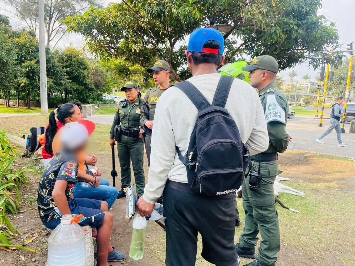 Operativos contra el trabajo infantil permiten el rescate de más de 90 menores Con el fin de concientizar a la ciudadanía sobre los efectos devastadores del trabajo infantil en el desarrollo físico y psicológico de los menores, el Grupo de Protección a la Infancia y Adolescencia de la Policía Metropolitana de Bogotá ha llevado a cabo 210 actividades de prevención, vigilancia y control a lo largo de este año.