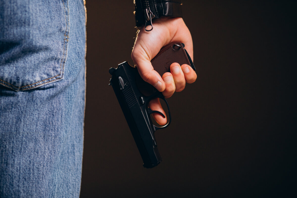 Cinco sicarios entraron a un pagadiario en Kennedy y asesinaron a dos hombres 1 Cinco sicarios entraron a un pagadiario en Kennedy y asesinaron a dos hombres Sujetos ingresaron al pagadiario con el fin de asesinar a dos hombres, un colombiano y a un venezonalo quienes no han sido identificados. En el barrio El Rosario de Kennedy hay zozobra por este acto criminal.