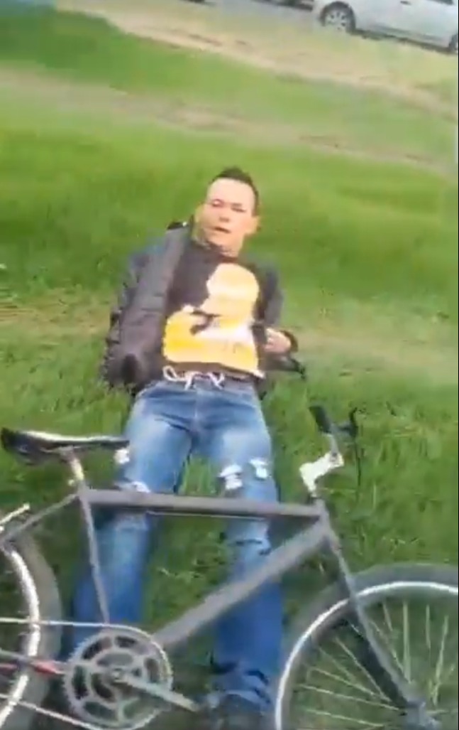 Presunto ladrón fue ultimado en medio de un intento de hurto en Puente Aranda En un violento intento de hurto, un hombre fue ultimado cuando el conductor, al que aparentemente pretendía robar, le disparó desde un vehículo en la tarde del viernes en el barrio Puente Aranda, localidad de Puente Aranda.