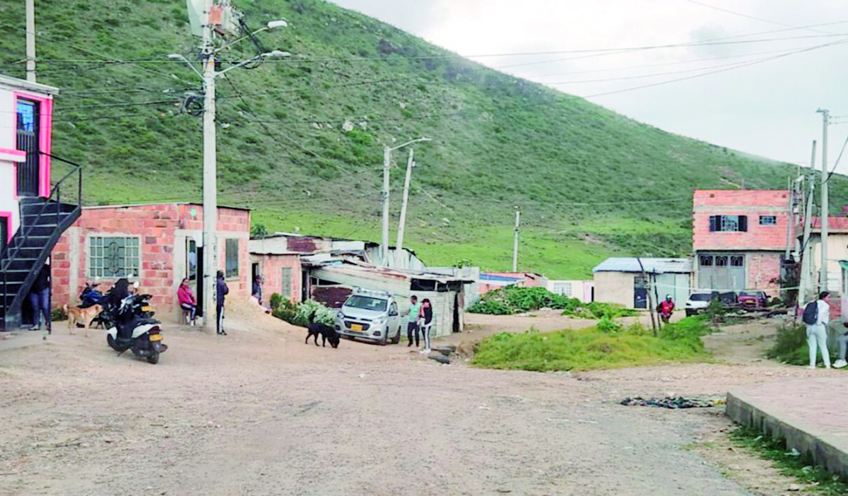 Rechazo tras muerte de Rocío, la lideresa social de Ciudad Bolívar Alba Rocío fue atacada a bala en el sector de Paraíso el pasado 16 de junio. Esta defensora de derechos humanos falleció este lunes en el Hospital de Meissen.