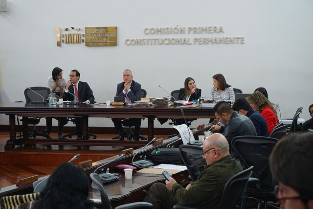 Se hundió proyecto de ley de "terapias de conversión" en el Congreso Este miércoles se hundió uno de los proyectos de ley que tenía más división al interior del Congreso, no solo por posiciones políticas, sino en particular por ideologías, se trató del proyecto de terapias de conversión o más conocido nada hay que cambiar.