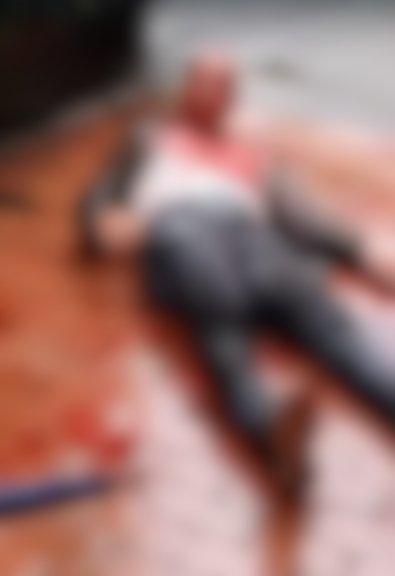 Sicarios asesinaron a un desmovilizado de las AUC en Usaquén 1 Sicarios asesinaron a un desmovilizado de las AUC en Usaquén Un ataque sicarial se perpetró a plena luz del día de este sábado en el barrio Santa Bárbara de la localidad de Usaquén.