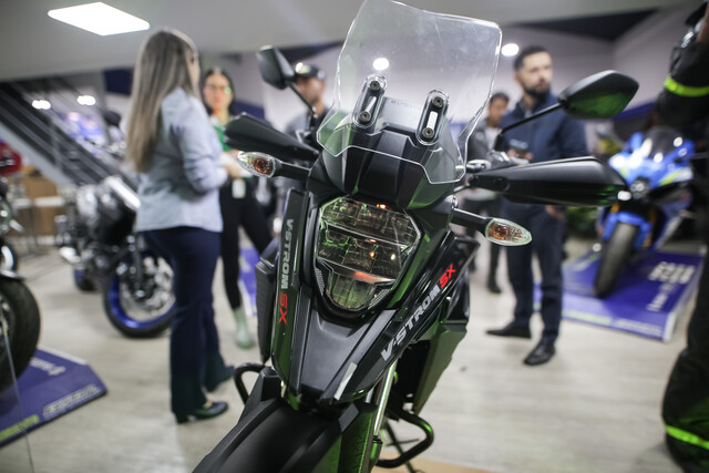 Siete delincuentes robaron un concesionario de motos en el norte de Bogotá 1 Siete delincuentes robaron un concesionario de motos en el norte de Bogotá Los siete delincuentes aprovecharon la madrugada de este miércoles para robar varias motocicletas de un concesionario ubicado en la localidad de Usaquén.