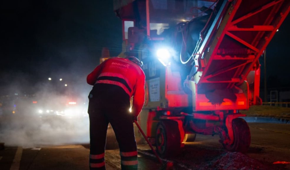Tenga en cuenta: Por obras hay cierre vial en la Av. Calle 100 con carrera 9a 5 Tenga en cuenta: Por obras hay cierre vial en la Av. Calle 100 con carrera 9a Las obras se extenderán por un tiempo aproximado de cinco meses, con horario de cierre de 24 horas.