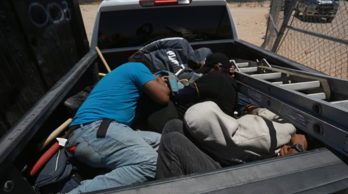 Van 25 migrantes muertos en medio de las restricciones en la frontera México-EE.UU. 1 Van 25 migrantes muertos en medio de las restricciones en la frontera México-EE.UU. La Organización Internacional para las Migraciones (OIM) declaró en septiembre pasado a la frontera entre México y Estados Unidos como “la ruta migratoria terrestre más peligrosa del mundo”.