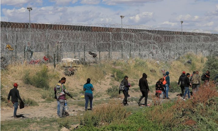 Van 25 migrantes muertos en medio de las restricciones en la frontera México-EE.UU. La Organización Internacional para las Migraciones (OIM) declaró en septiembre pasado a la frontera entre México y Estados Unidos como “la ruta migratoria terrestre más peligrosa del mundo”.