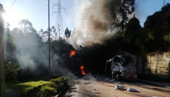 Impactante accidente en túnel Los Azulejos deja un conductor muerto El accidente se presentó en la entrada del túnel Los Azulejos, en la vía Calarcá- Cajamarca.