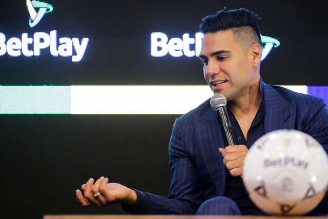 "Se estará hablando muy pronto": Falcao da pistas sobre su futuro en Millonarios 1 "Se estará hablando muy pronto": Falcao da pistas sobre su futuro en Millonarios En medio de un evento público exclusivo realizado este martes en Bogotá, el delantero colombiano Radamel Falcao García dio algunas pistas sobre lo que viene para su futuro deportivo.