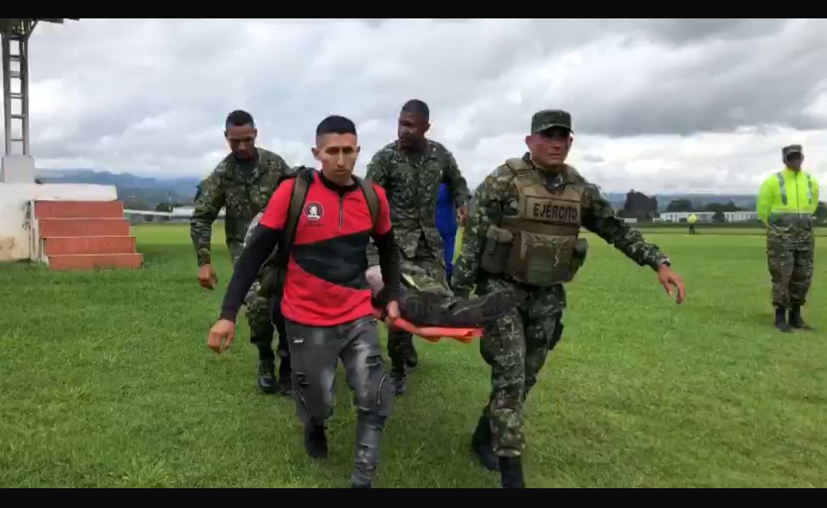 Cinco soldados heridos en combate con disidencias de las Farc En medio de combates entre el Ejército y disidencias de las Farc, cinco soldados resultaron heridos en el departamento del Cauca.