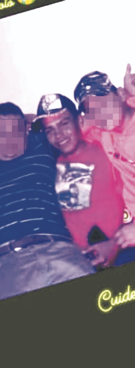 A Luis lo asesinaron frente a su hermano en Fontibón Como Luis Andrés Barrera Rivera fue identificado el hombre que fue vilmente asesinado a tiros por dos sujetos cuando se encontraba junto a su hermano en el barrio Atahualpa, localidad de Fontibón.