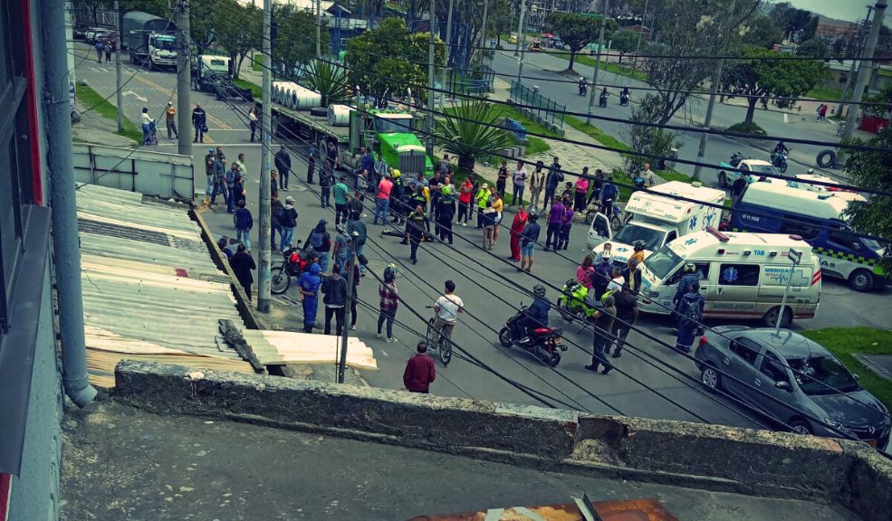 “A mi marido lo mató su hermano”: duro relato sobre comerciante asesinado en Antonio Nariño 1 “A mi marido lo mató su hermano”: duro relato sobre comerciante asesinado en Antonio Nariño Jhon Freddy Casteblanco Salazar, un comerciante de 50 años, fue víctima de un vil asesinato que conmocionó a los residentes y visitantes del barrio Eduardo Fray (Antonio Nariño) debido a la violencia y descaro con los que se perpetró el crimen.
