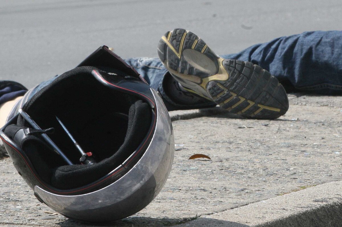 Accidente entre motociclista y taxi dejó una persona muerta en San Cristóbal 1 Accidente entre motociclista y taxi dejó una persona muerta en San Cristóbal En la mañana de este viernes 26 de julio se presentó un grave siniestro al sur de Bogotá, en el cual se vieron involucrados un automóvil tipo taxi y una motocicleta.