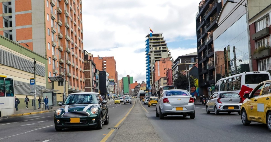 Alcalde Galán anuncia cambios en el pico y placa regional: ¿cómo funcionará? 1 Alcalde Galán anuncia cambios en el pico y placa regional: ¿cómo funcionará? Este miércoles, el alcalde de Bogotá, Carlos Galán, anunció que habrá cambios en el pico y placa regional con el fin de descongestionar las vías cuando los viajeros salgan de la capital.