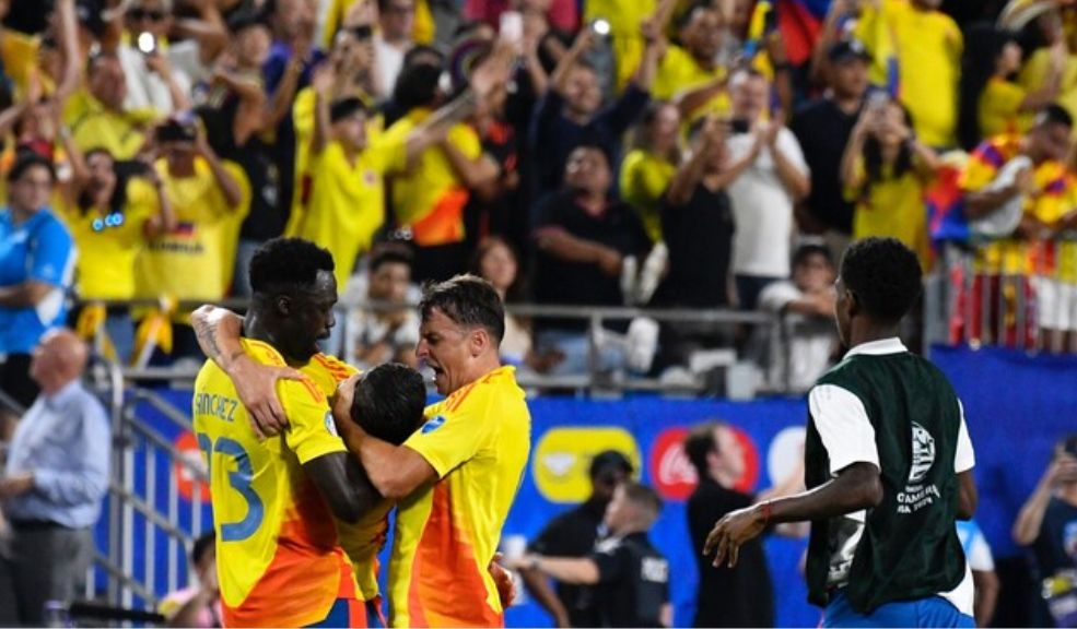 Así celebraron los jugadores de Colombia el triunfo contra Uruguay 8 Así celebraron los jugadores de Colombia el triunfo contra Uruguay Luego de dejarlo todo en la cancha y lograr el triunfo que tanto esperaban los colombianos, los jugadores de la 'Sele' celebraron en el camerino y recocharon con Daniel Muñoz.