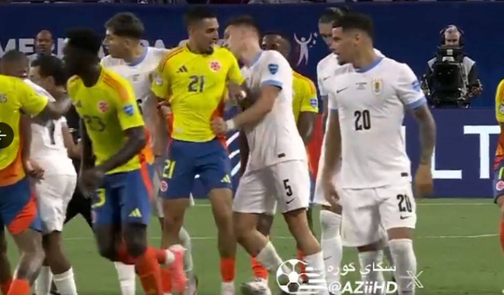 Así fue la falta que le costó la expulsión a Daniel Muñoz en el partido contra Uruguay El colombiano cometió una agresión que le costó su participación en el encuentro contra Uruguay. Aquí el momento fatal.