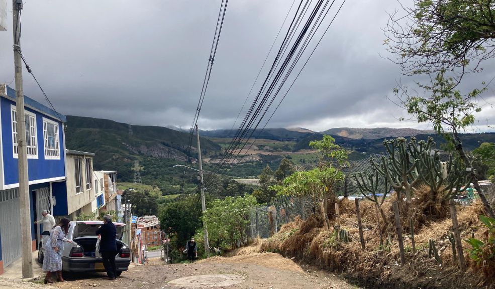 Aterrador hallazgo en Usme: encuentran cuerpo con heridas de arma blanca 1 Aterrador hallazgo en Usme: encuentran cuerpo con heridas de arma blanca En el barrio Usminia de la localidad de Usme, los residentes despertaron ayer con la aterradora noticia de una persona muerta en una de las cuadras del vecindario. El terrible episodio corresponde a un asesinato con arma cortopunzante.