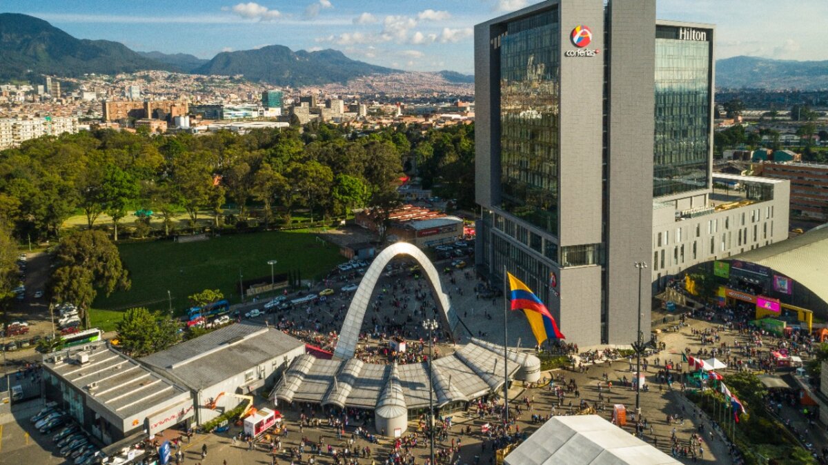 Bogotá fue seleccionada como destino líder de negocios en Suramérica 1 Bogotá fue seleccionada como destino líder de negocios en Suramérica Los prestigiosos premios World Travel Awards, conocidos como los 'Óscar del turismo', han revelado a los ganadores de este año, y Bogotá se ha destacado al obtener un galardón y varios reconocimientos.