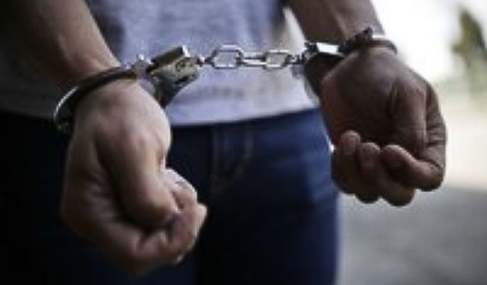 Capturan 196 personas por extorsión y secuestro en el país En los operativos se incautó un arma de fuego bañada en oro.