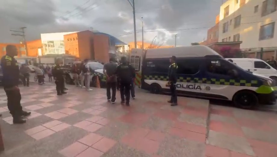 Capturan a 6 pillos que disfrazados ingresaron a una vivienda para cometer millonario robo 1 Capturan a 6 pillos que disfrazados ingresaron a una vivienda para cometer millonario robo En un operativo reciente en la localidad de Bosa, 6 personas fueron capturadas por los delitos de hurto, porte y fabricación de armas de fuego o municiones.