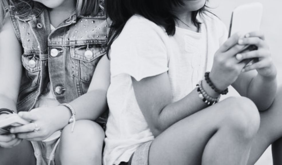 Conmoción: Niña de 12 años habría asesinado a su prima tras pelea por un celular 1 Conmoción: Niña de 12 años habría asesinado a su prima tras pelea por un celular Una grabación muestra como la niña de 12 años habría asesinado a su prima de 8.