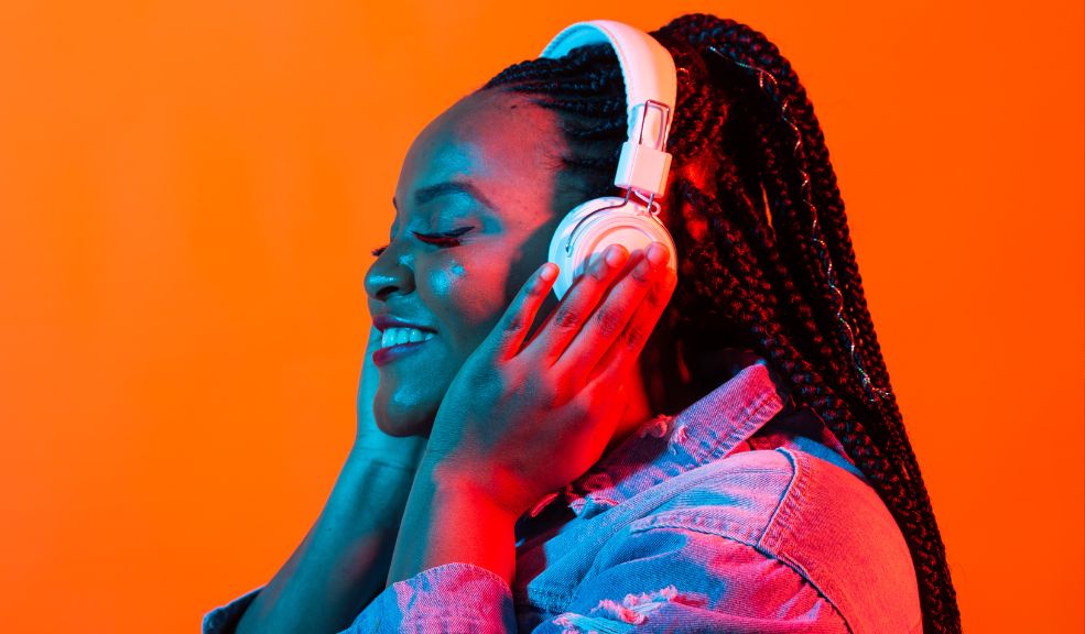 Conozca los géneros musicales que han dominado en Colombia en los últimos años 1 Conozca los géneros musicales que han dominado en Colombia en los últimos años En un país vibrante y diverso como Colombia, la música es más que entretenimiento: es una manifestación de la identidad y la esencia de su gente. Los ritmos y melodías que los colombianos eligen escuchar en sus momentos cotidianos reflejan la riqueza, influencias y tradiciones a las que están expuestos.
