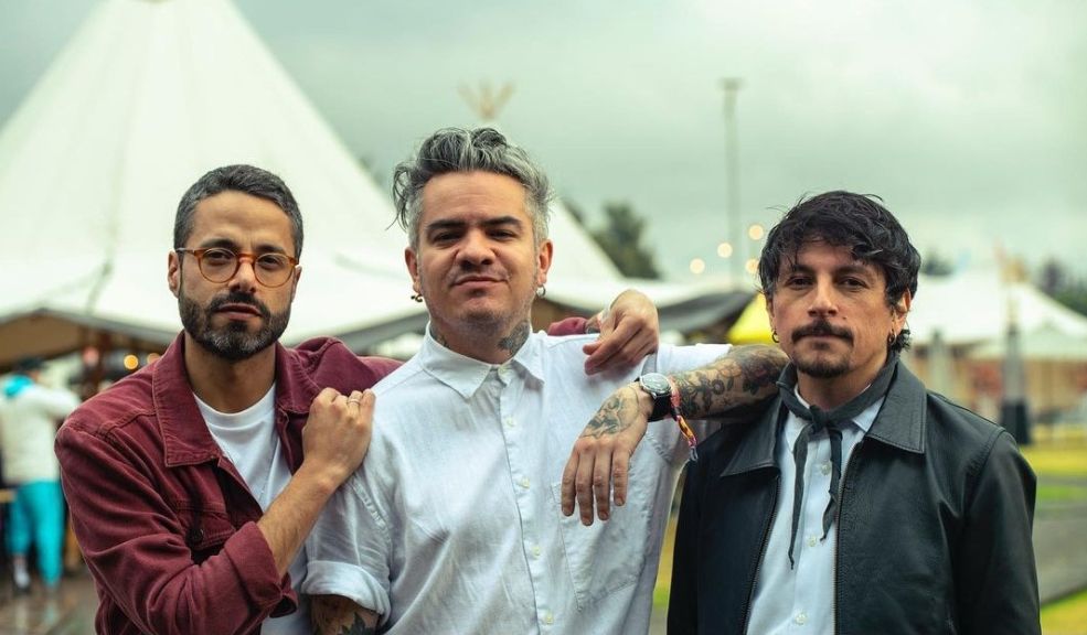 Diamante Eléctrico se va de gira a México para presentar su disco, 'Malhablado' 3 Diamante Eléctrico se va de gira a México para presentar su disco, 'Malhablado' La ganadora de tres premios Grammy Latino, Diamante Eléctrico, anunció que hará una gira en México para presentar su nuevo trabajo discográfico, 'Malhablado'.