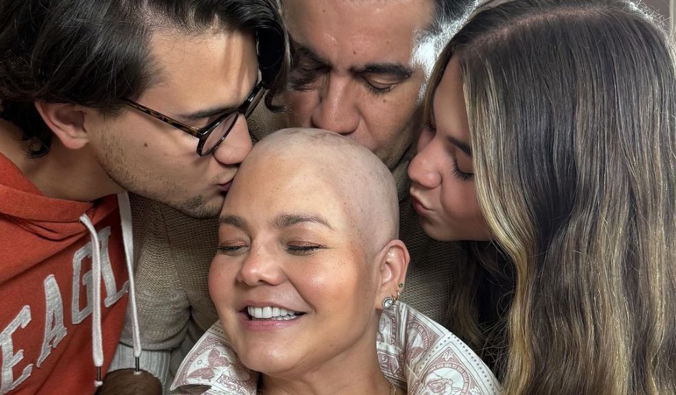 "Amo mi calva": esposa de Carlos Calero se despidió de su cabello tras anunciar que padece cáncer Paula Ceballos, esposa de Carlos Calero, tiene cáncer de seno.